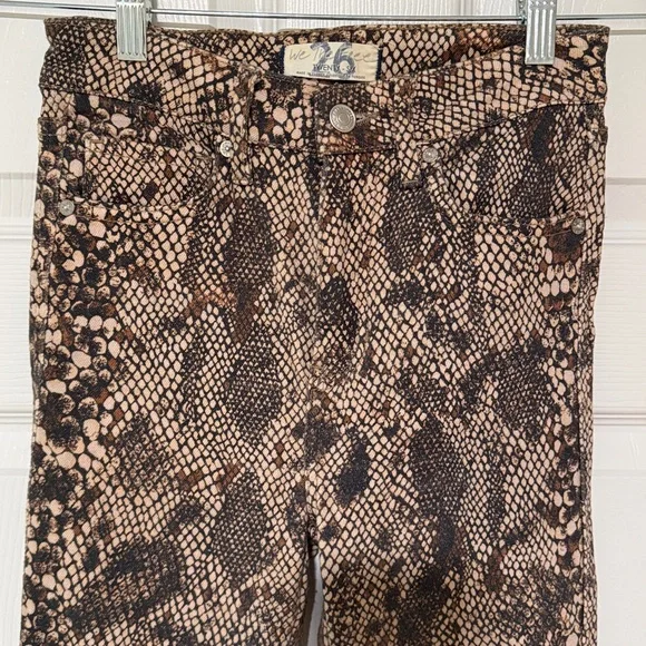 Free People Two Faced Snakeskin Print Raw Hem High Rise Skinny Jeans EUC Size 26 - Picture 2 of 5